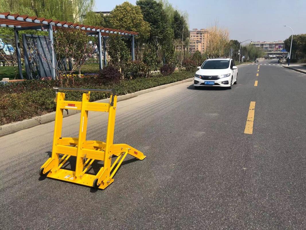 Đường chắn an toàn xe hơi gấp nhẹ 25kg với bánh xe cho khoảng cách dừng 8,7m ở tốc độ 60km/h