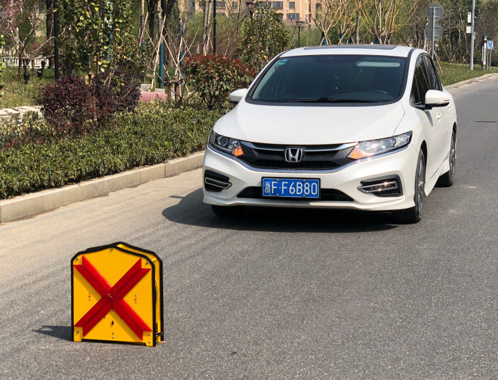 Bảng mũi tên LED chống nước với dải ánh sáng kéo ra 3500mm và cấu trúc hợp kim nhôm A5052