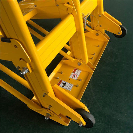 25KG Đường chắn xe cầm tay gấp nhẹ với phun điện tĩnh cho an toàn giao thông đường bộ